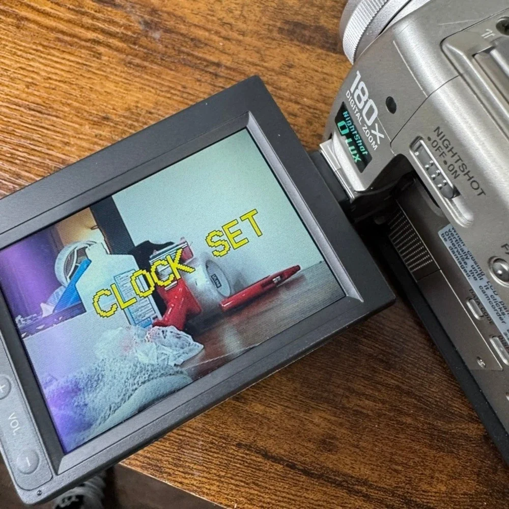 Sony Handycam Vision DCR-TRV9 MiniDV Digital Video Camera Camcorder NightShot